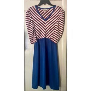 Katie MFG vintage 80's dress
Size Small/Medium